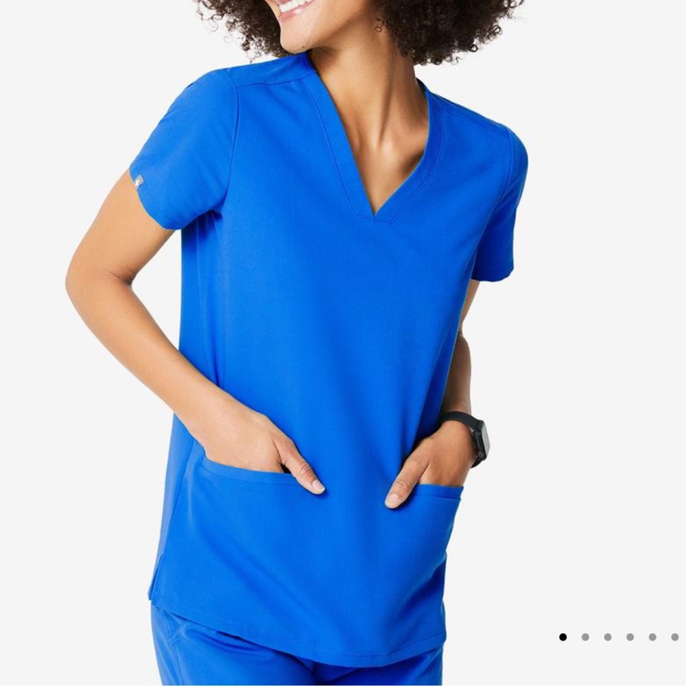 Figs scrub top